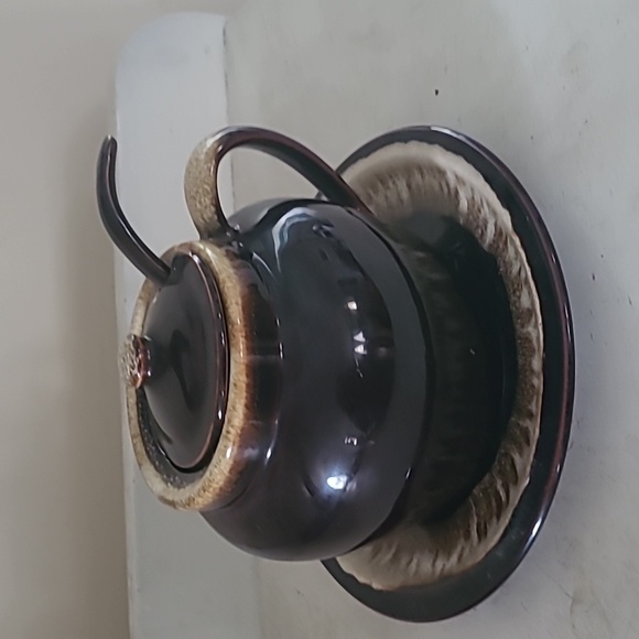 Vintage Pfaltzgraff serving crock with matching serving plate in a gorgeous drip - Picture 2 of 16